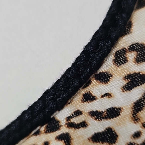 Chico's Black and Tan Leopard Print V Neck Knit Blouse Size Medium - Picture 3 of 10